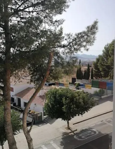 Views, Family & Private Parking In Alto Albayzin