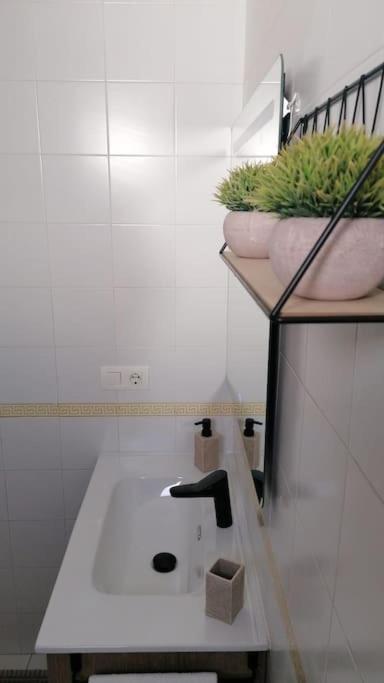 Views, Family & Private Parking In Alto Albayzin Apartamento Granada